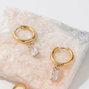 18K Huggies